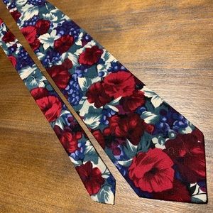 Floral silk neck tie